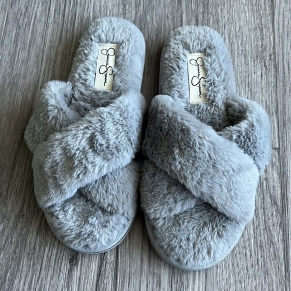 Jessica Simpson Gray Fuzzy Slipper Sandals Size 6/7 - Picture 2 of 5